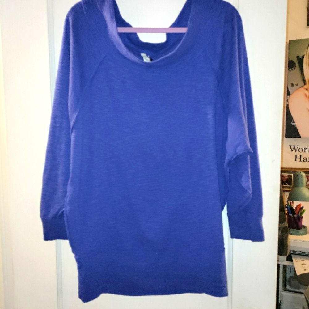 Loose fit, 3/4 sleeve, off shoulder top